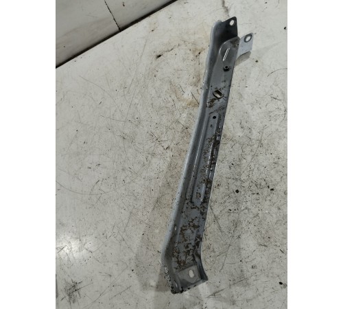 Кронштейн кузова передний правый