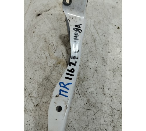 Кронштейн кузова передний правый