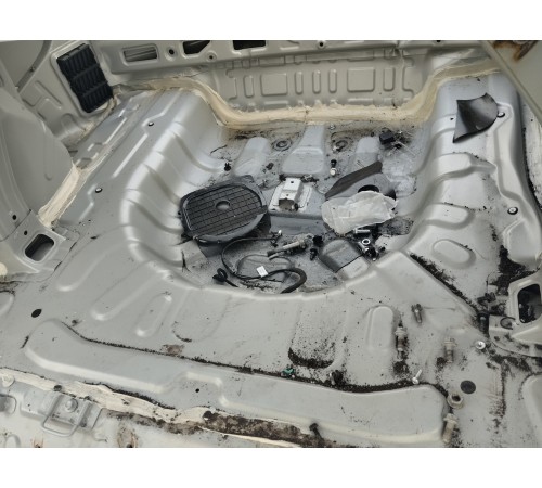 Ниша багажника (запасного колеса)