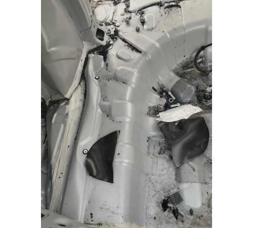 Ниша багажника (запасного колеса)