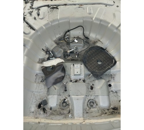 Ниша багажника (запасного колеса)