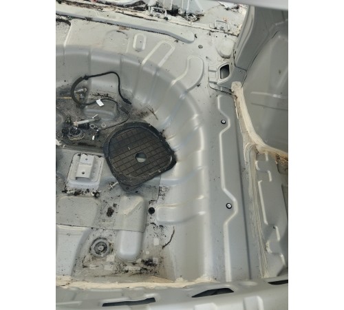 Ниша багажника (запасного колеса)