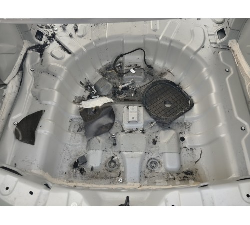 Ниша багажника (запасного колеса)