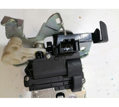 Замок крышки багажника