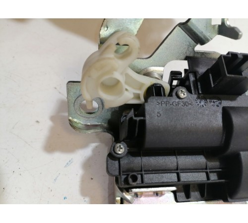 Замок крышки багажника