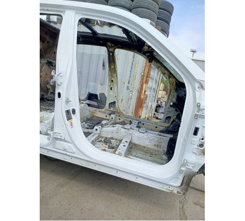 Порог с центральной стойкой правый