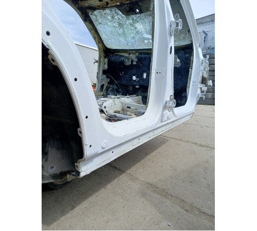 Порог с центральной стойкой правый