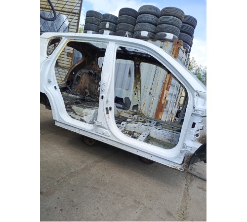 Порог с центральной стойкой правый