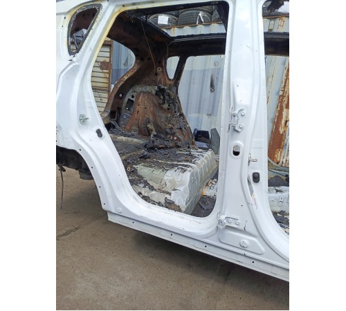 Порог с центральной стойкой правый