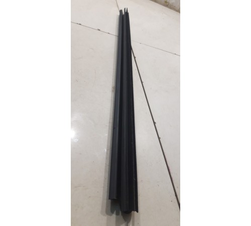 Уплотнитель стекла (задний, правый)