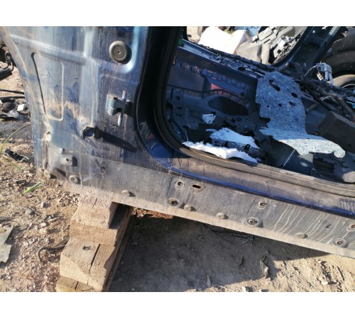 Порог с центральной стойкой левый