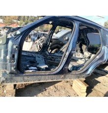 Порог с центральной стойкой левый