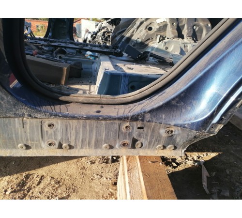 Порог с центральной стойкой левый