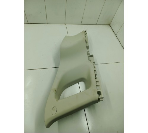 Обшивка задней стойки правая верхняя