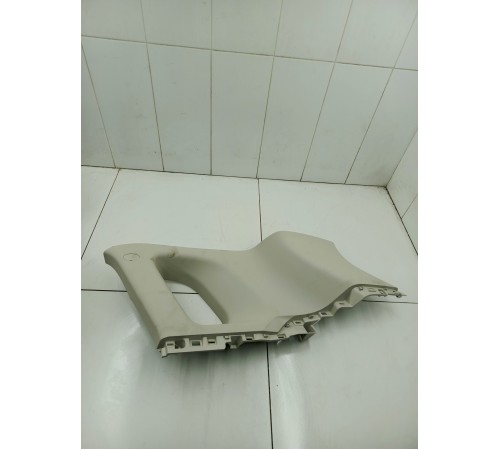 Обшивка задней стойки правая верхняя