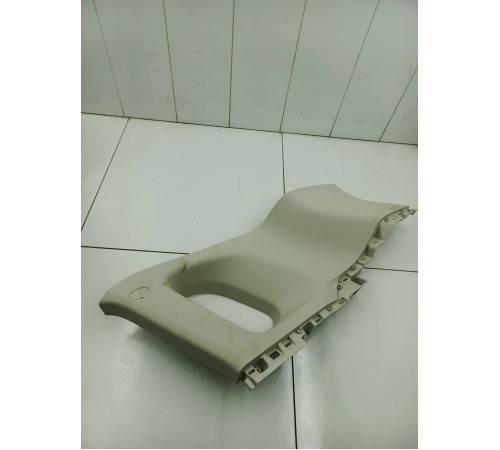 Обшивка задней стойки правая верхняя