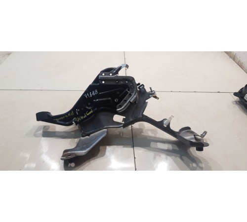 Педаль стояночного тормоза