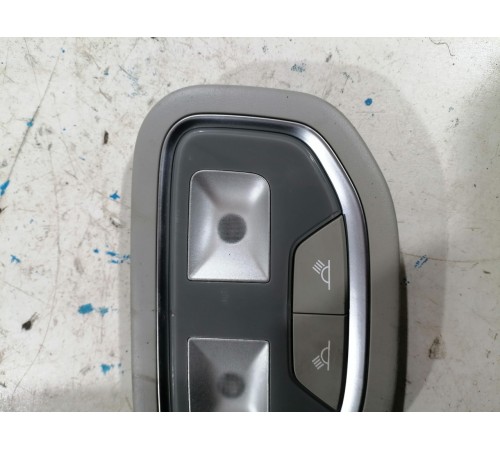 Плафон внутреннего освещения салона задний