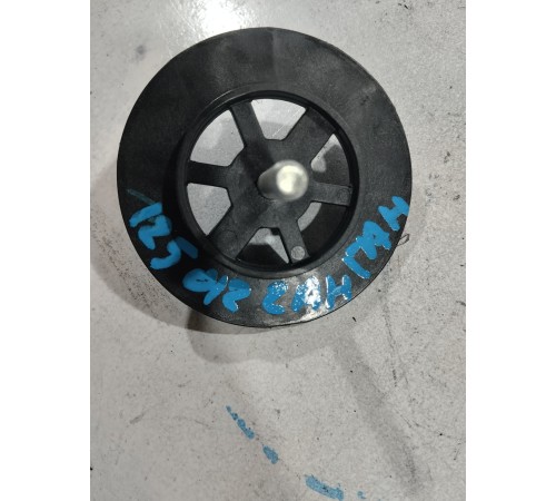 Болт крепления запасного колеса