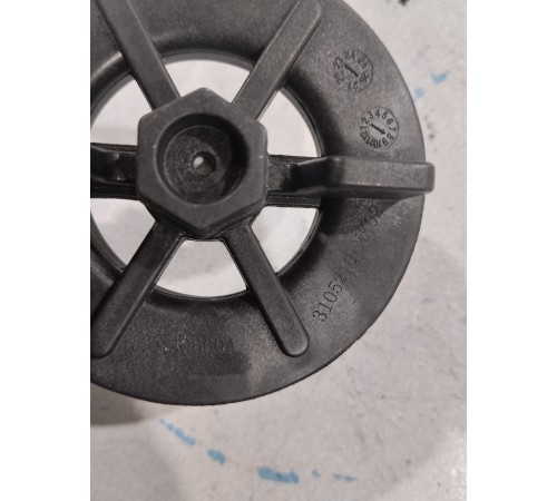 Болт крепления запасного колеса