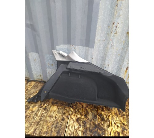 Обшивка багажника правая