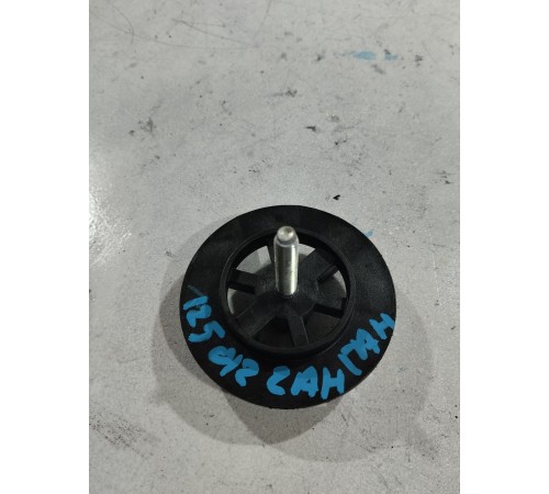 Болт крепления запасного колеса