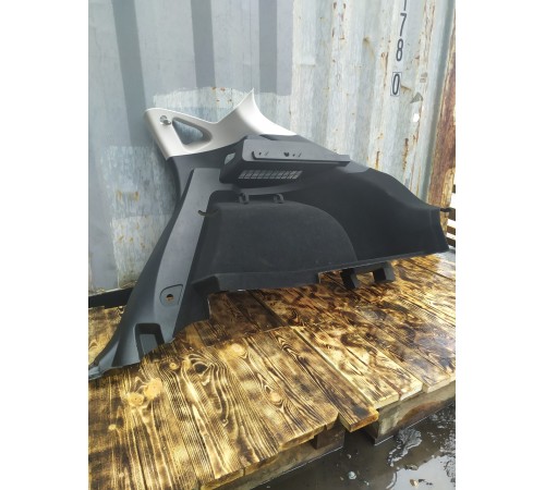 Обшивка багажника правая