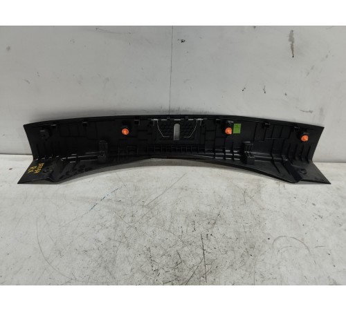 Обшивка задней панели багажника