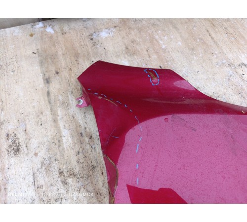 Крыло переднее правое