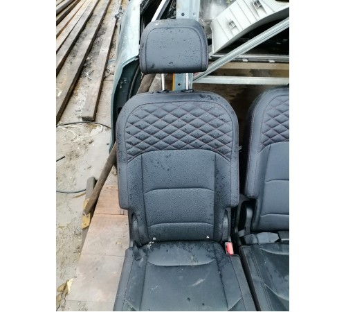 Сиденье второго ряда