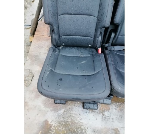 Сиденье второго ряда