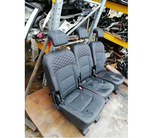 Сиденье второго ряда