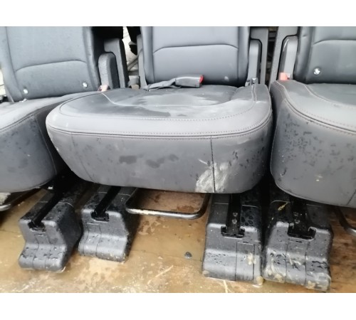 Сиденье второго ряда