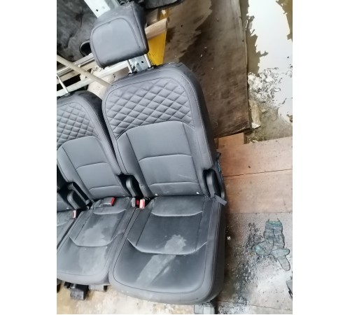 Сиденье второго ряда