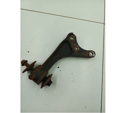 Кронштейн крепление переднего редуктора