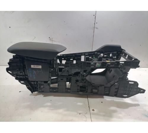 Центральная консоль с подлокотником