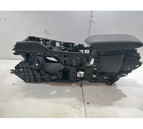 Центральная консоль с подлокотником