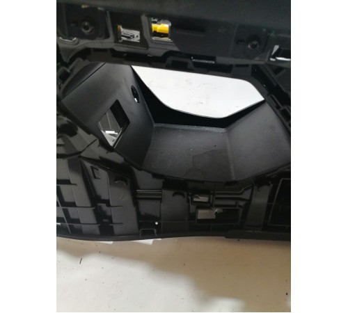 Центральная консоль с подлокотником