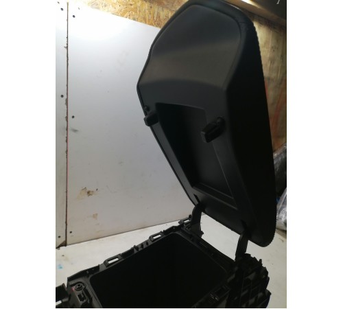 Центральная консоль с подлокотником