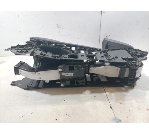 Центральная консоль с подлокотником