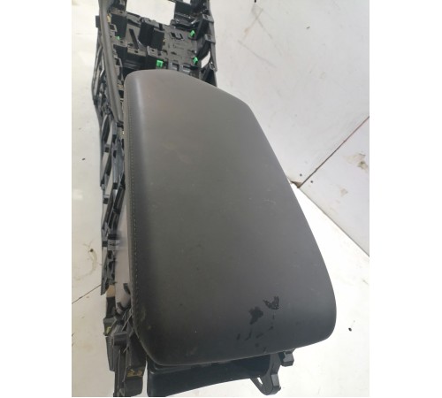 Центральная консоль с подлокотником