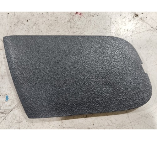 Заглушка обшивки крышки багажника правая