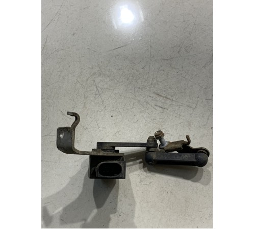 Датчик положения кузова (передний левый)