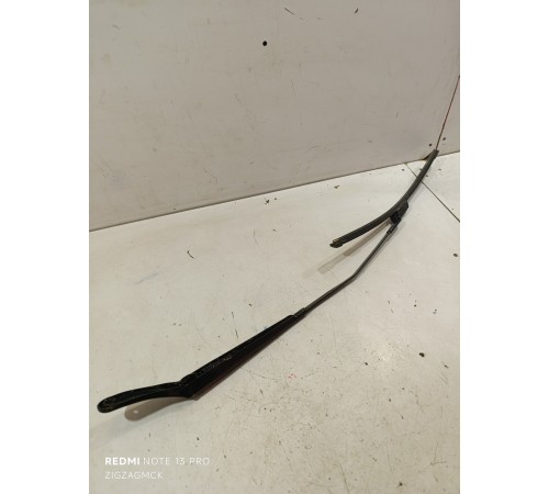 Поводок стеклоочистителя (правый)
