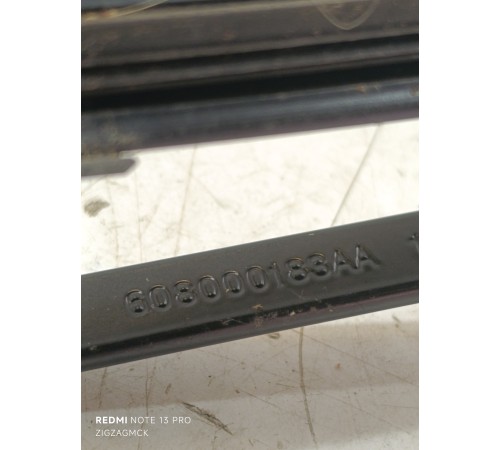 Поводок стеклоочистителя (правый)