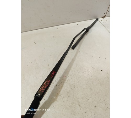 Поводок стеклоочистителя (правый)