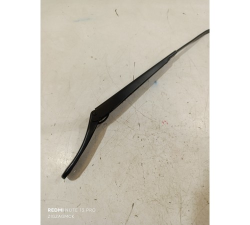 Поводок стеклоочистителя (правый)