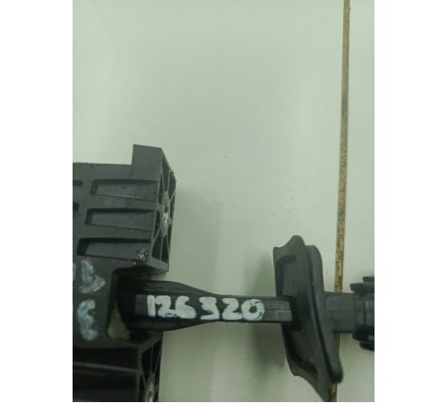 Ограничитель двери задний левый