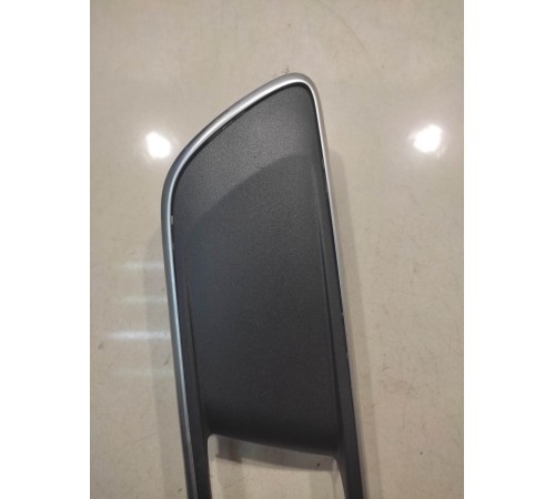 Накладка обшивки двери(передняя правая)