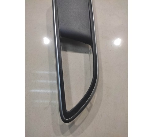 Накладка обшивки двери(передняя правая)